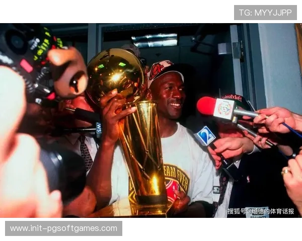 美国女排乔丹·汤普森赛季高光：连续12场得分上双，五次20+表现