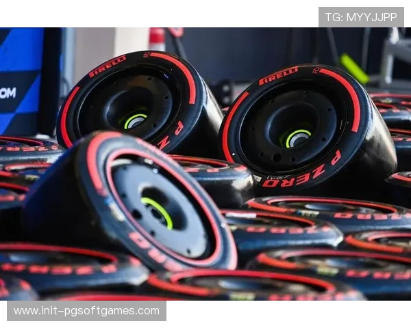 汉密尔顿红胎仅坚持9圈提前进站，亚斯码头赛道轮胎磨损超预期